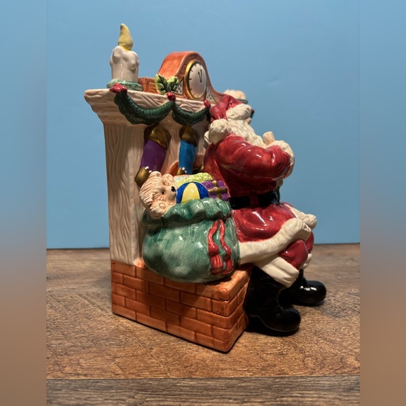 San Francisco Music Box Co The Holly and the Ivy Santa Cats Fireplace  393484 - Picture 3 of 8